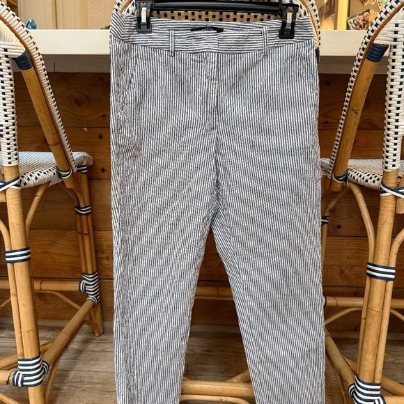 Max Mara Weekend Blue and White Cropped Cigarette Seersucker Pants size 10 - Picture 1 of 5